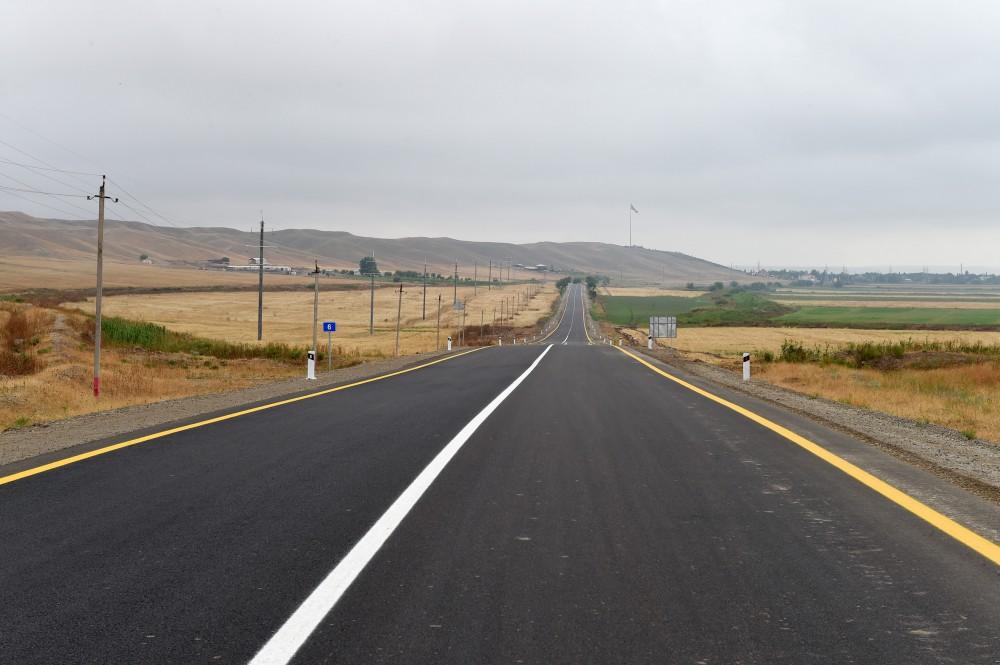 Президент Ильхам Алиев принял участие в открытии сельской дороги в Джоджуг Мерджанлы (ФОТО)