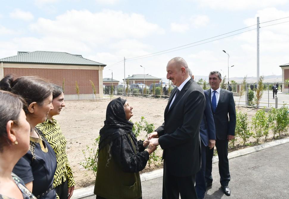 Президент Ильхам Алиев  ознакомился с работами, проведенными в восстановленном селе Джоджуг Мерджанлы (ФОТО) (версия 2)