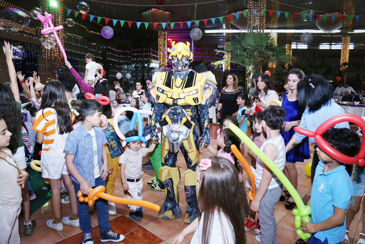 В Баку прошел вечер "Подари детям радость" с участием звезд эстрады (ФОТО)