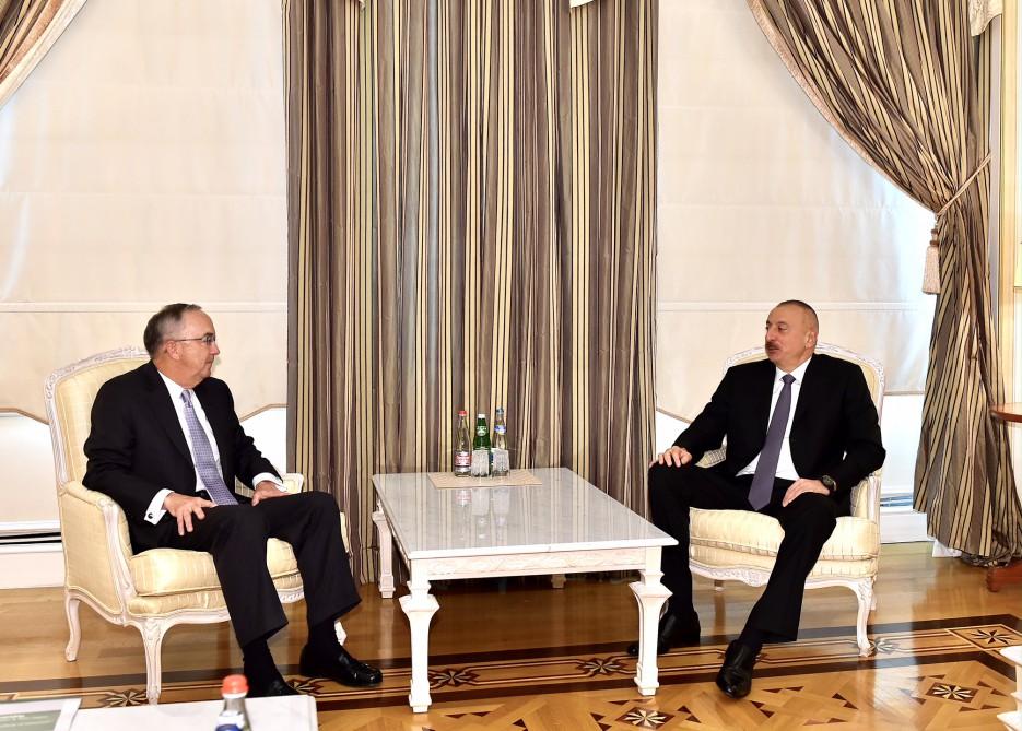 Президент  Ильхам Алиев принял председателя и генерального исполнительного директора американской компании “John Deere”