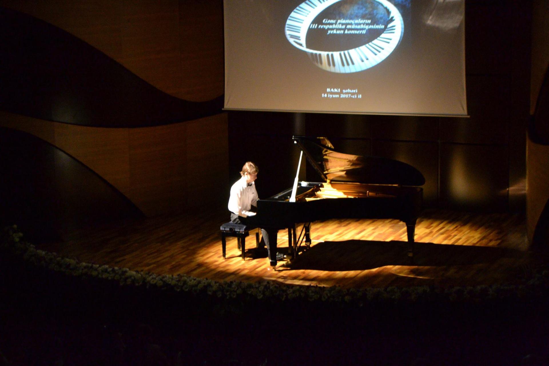 Gənc pianoçuların III respublika müsabiqəsinin Milli Qurtuluş Gününə həsr olunan konserti keçirilib (FOTO)