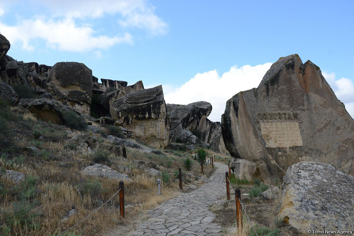 Растет число туристов, посещающих Гобустанский заповедник (Эксклюзив)