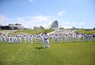 В парке Центра Гейдара Алиева были организованы уроки карате (ФОТО)