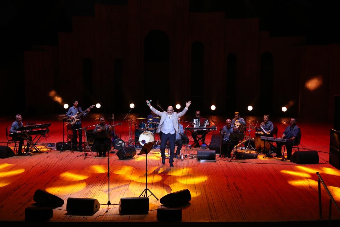 Холодное лето в Баку, или Горячий концерт Эюба Ягубова (ФОТО)