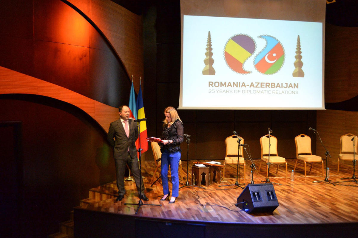 Этническая музыка румын в Международном центре мугама (ФОТО)