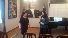 Украинский музыкант восхищена Квартирой-музеем Ниязи (ФОТО)