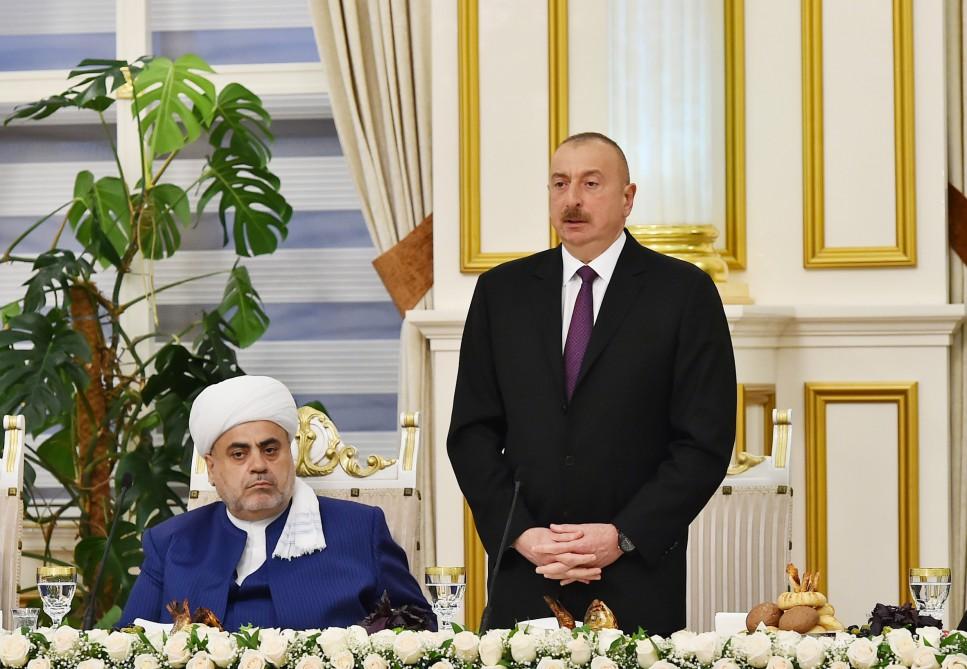 Ilham Aliyev attends Iftar ceremony on occasion of Ramadan