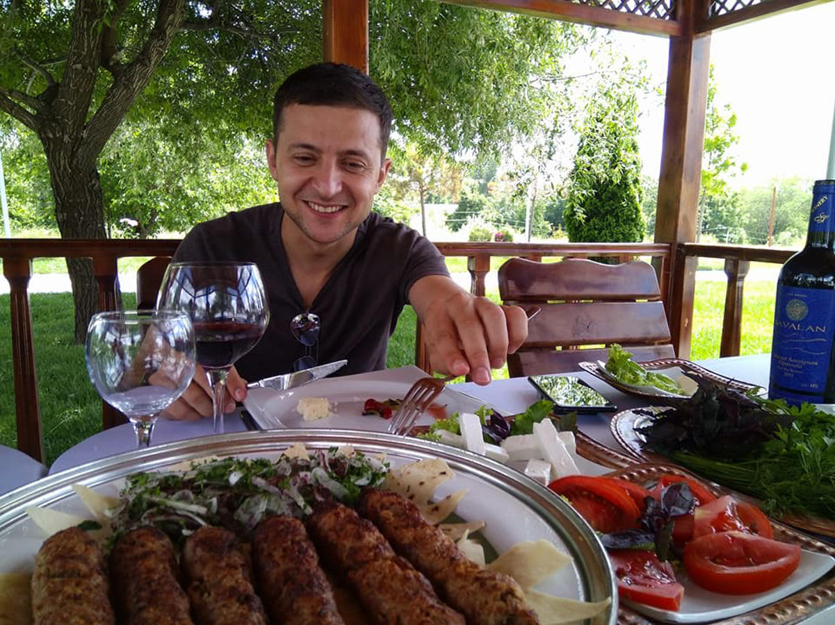 Владимир Зеленский наслаждается природой и кухней Азербайджана (ФОТО)