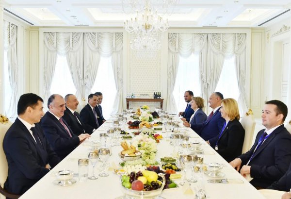 Ilham Aliyev hosts official dinner reception in honor of Moldovan president