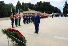 Президент Молдовы посетил Шехидляр хиябаны (ФОТО)