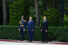 В Баку состоялась церемония официальной встречи президента Молдовы (ФОТО)