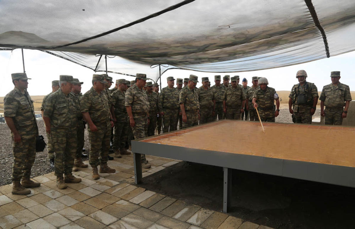 Azərbaycan Ordusunun genişmiqyaslı təlimlərinin döyüş atışlı mərhələsi keçirilib (FOTO)