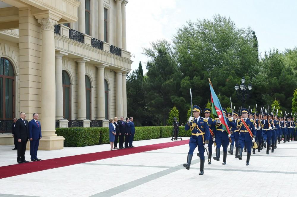 Official welcoming ceremony held for Moldovan president (PHOTO)