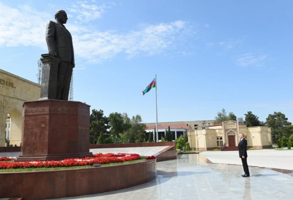 Ilham Aliyev arrives in Shirvan city (PHOTO)