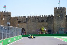 Formula 1 practice session in Baku (PHOTO)