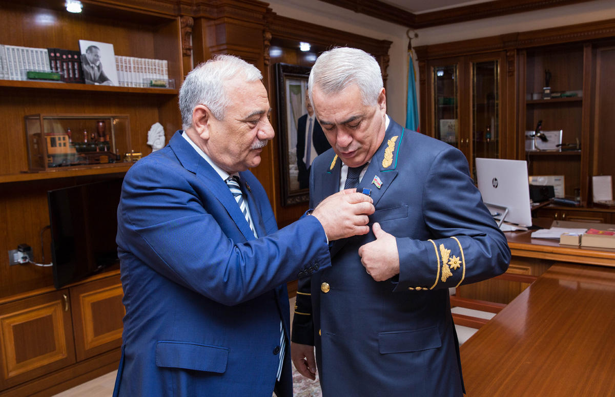 Cavid Qurbanov AHİK-in medalı ilə təltif olunub (FOTO)