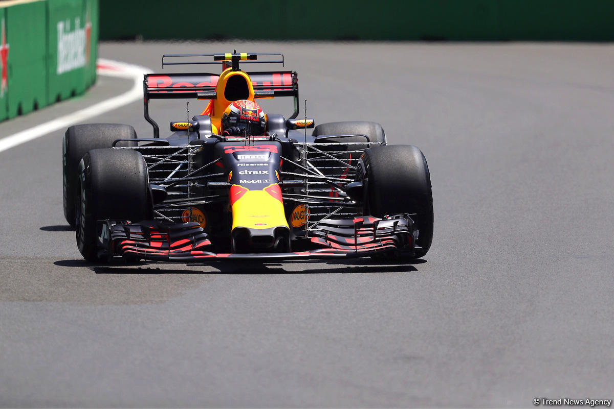 Пилот команды Red Bull прервал квалификацию Гран-при Азербайджана