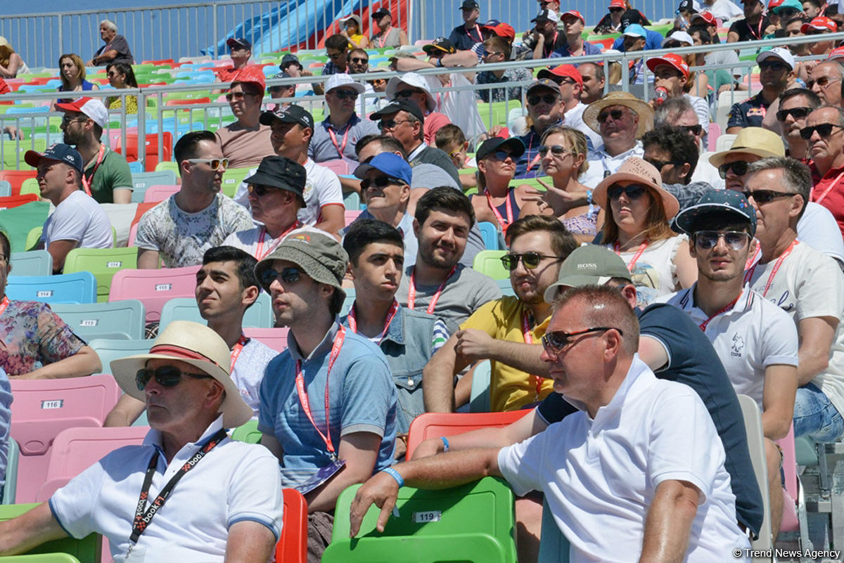 Второй день заезда Формулы-1 в рамках Гран-при Азербайджана (ФОТОСЕССИЯ)