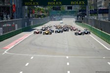 Race 2 of FIA Formula 2 kicks off in Baku (PHOTO)