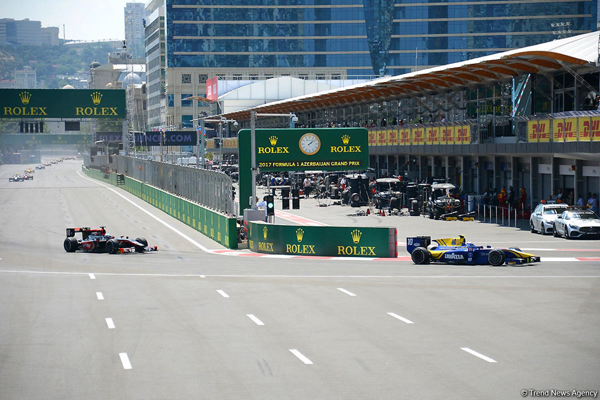 Race 2 of FIA Formula 2 kicks off in Baku (PHOTO)