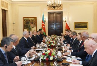 Presidents of Azerbaijan, Poland hold expanded meeting