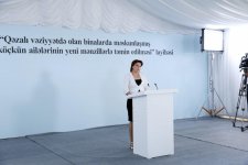 Первый вице-президент Азербайджана Мехрибан Алиева приняла участие в церемонии выдачи новых квартир семьям вынужденных переселенцев (ФОТО) (версия 3)
