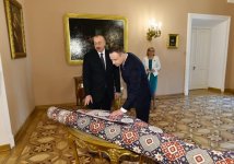 Состоялась встреча президентов Азербайджана и Польши один на один (ФОТО)