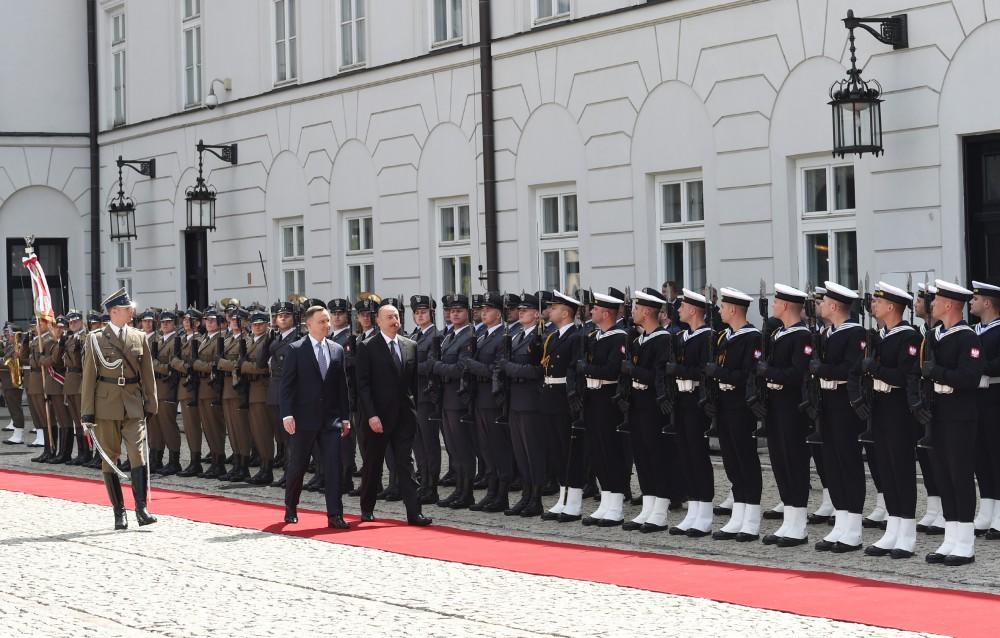 Official welcome ceremony held for Ilham Aliyev in Warsaw (PHOTO)