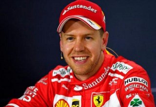 Vettel: Övgüyü Mercedes'ten daha çok hak ediyoruz