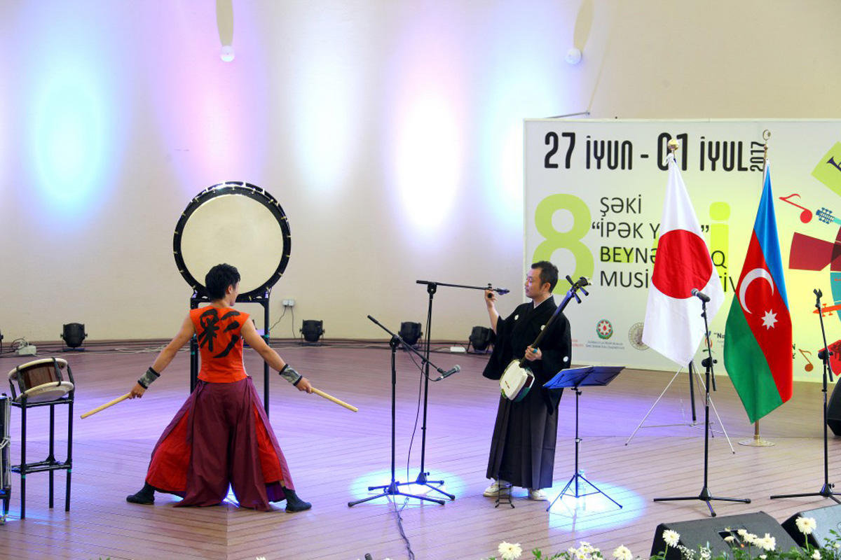 Festivalın 2-ci günü Şəki tamaşaçıları Yaponiya musiqi qrupunun konsertini izləyib (FOTO)