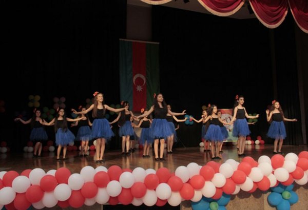 Танцевальный праздник в Баку (ФОТО)
