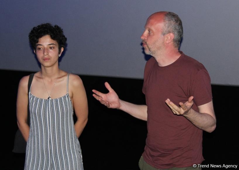 Только жесты и мимика: немецкий режиссер в Баку (ФОТО)