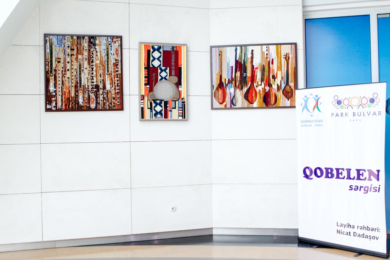 В Баку прошла выставка гобеленов "Национальные музыкальные инструменты" (ФОТО)