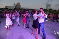 Танго-шоу и урок спорта в парке Центра Гейдара Алиева (ФОТО)