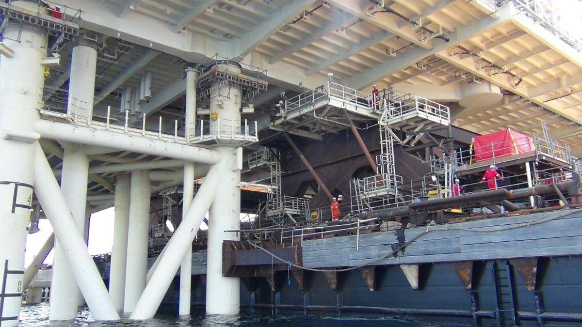Верхние строения первой платформы для "Шах Дениз-2" установлены в море (ФОТО)