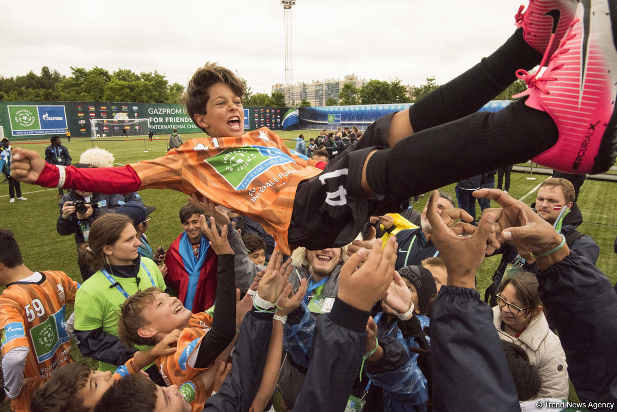 12-летний азербайджанец возвратился в Баку победителем проекта "Футбол для дружбы" (ФОТО)