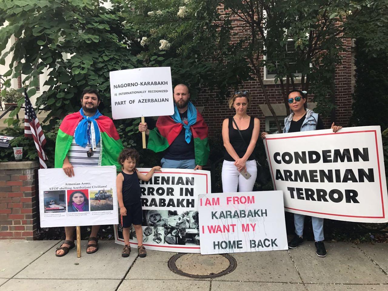Перед посольством Армении в Вашингтоне прошел пикет против зверств Еревана (ФОТО) - Gallery Image