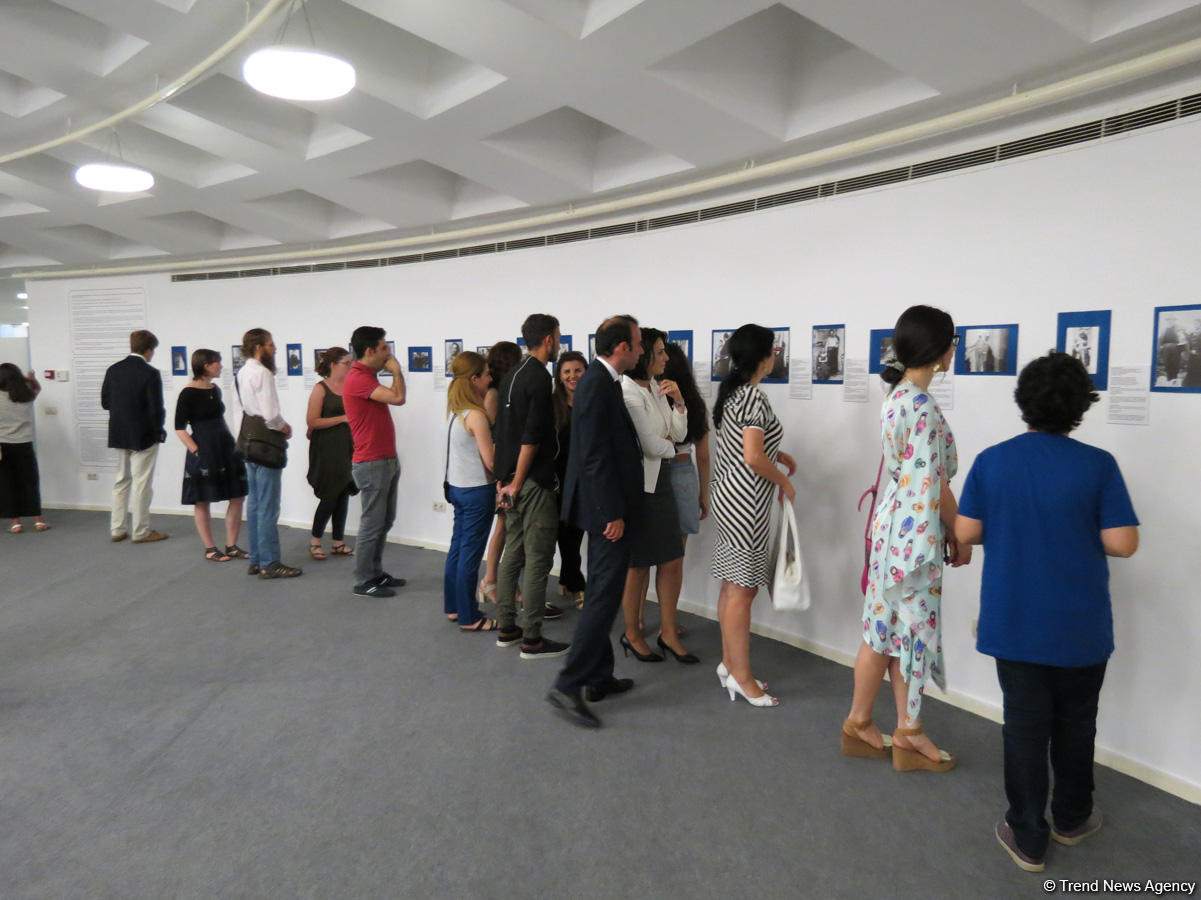 В Баку прошла фотовыставка, посвященная Фриде Кало и Диего Ривере (ФОТО)