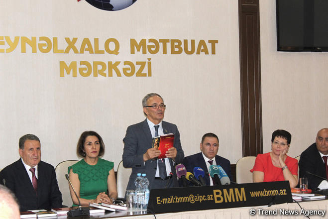 В Баку состоялась презентация книг «Их лишили Родины» и «Кровавая память истории» (ФОТО)