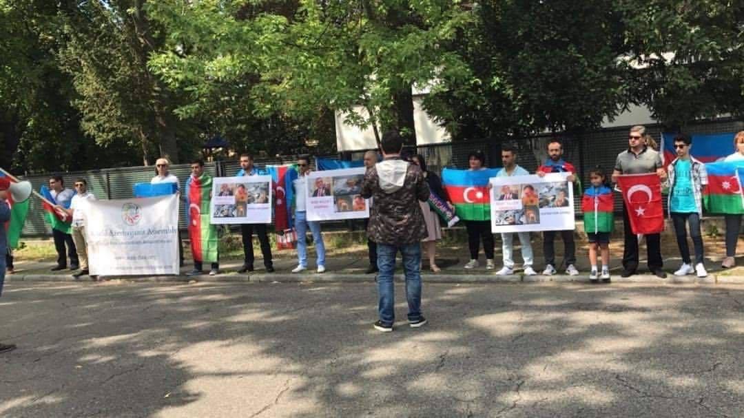 Перед посольством Армении в Германии азербайджанцы провели акцию протеста