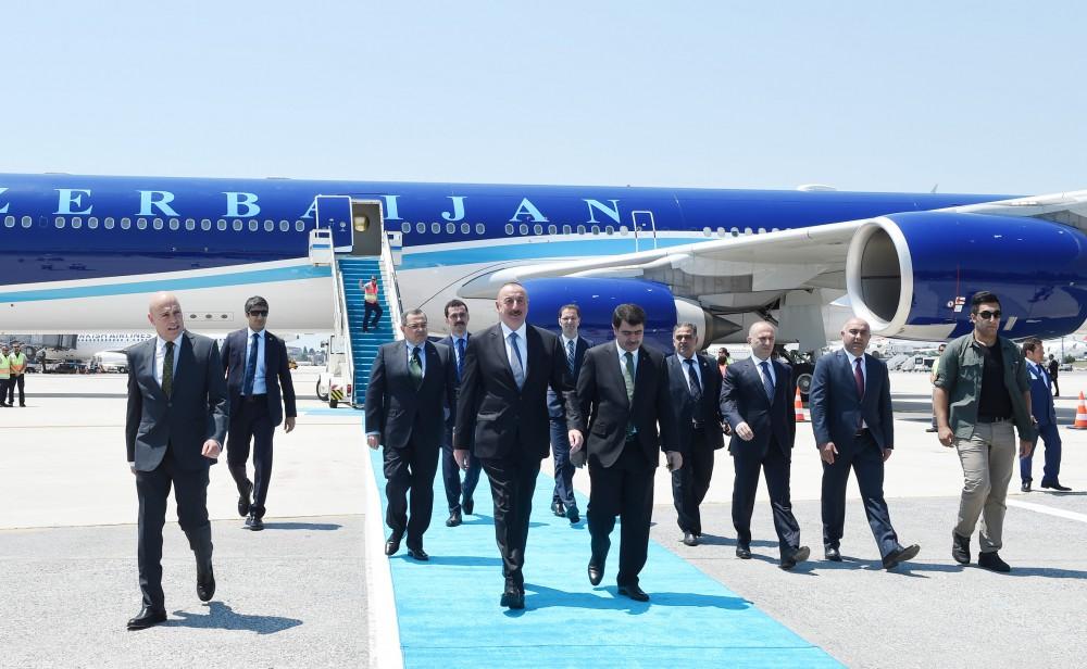 Президент Ильхам Алиев прибыл в Турцию для участия в XXII Всемирном нефтяном конгрессе (ФОТО)