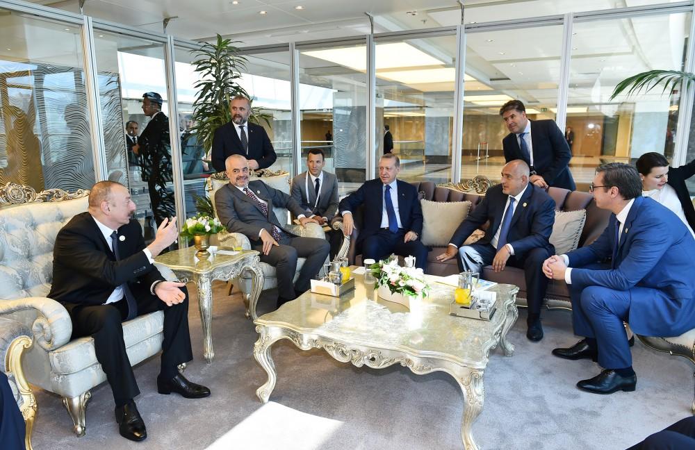 Prezident İlham Əliyev 22-ci Dünya Neft Konqresində iştirak edən dövlət və hökumət başçıları ilə görüşüb (FOTO)