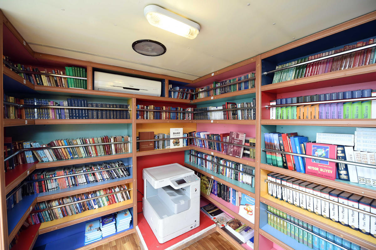 В Азербайджане стартовал очередной этап проекта «Передвижная библиотека» (ФОТО)