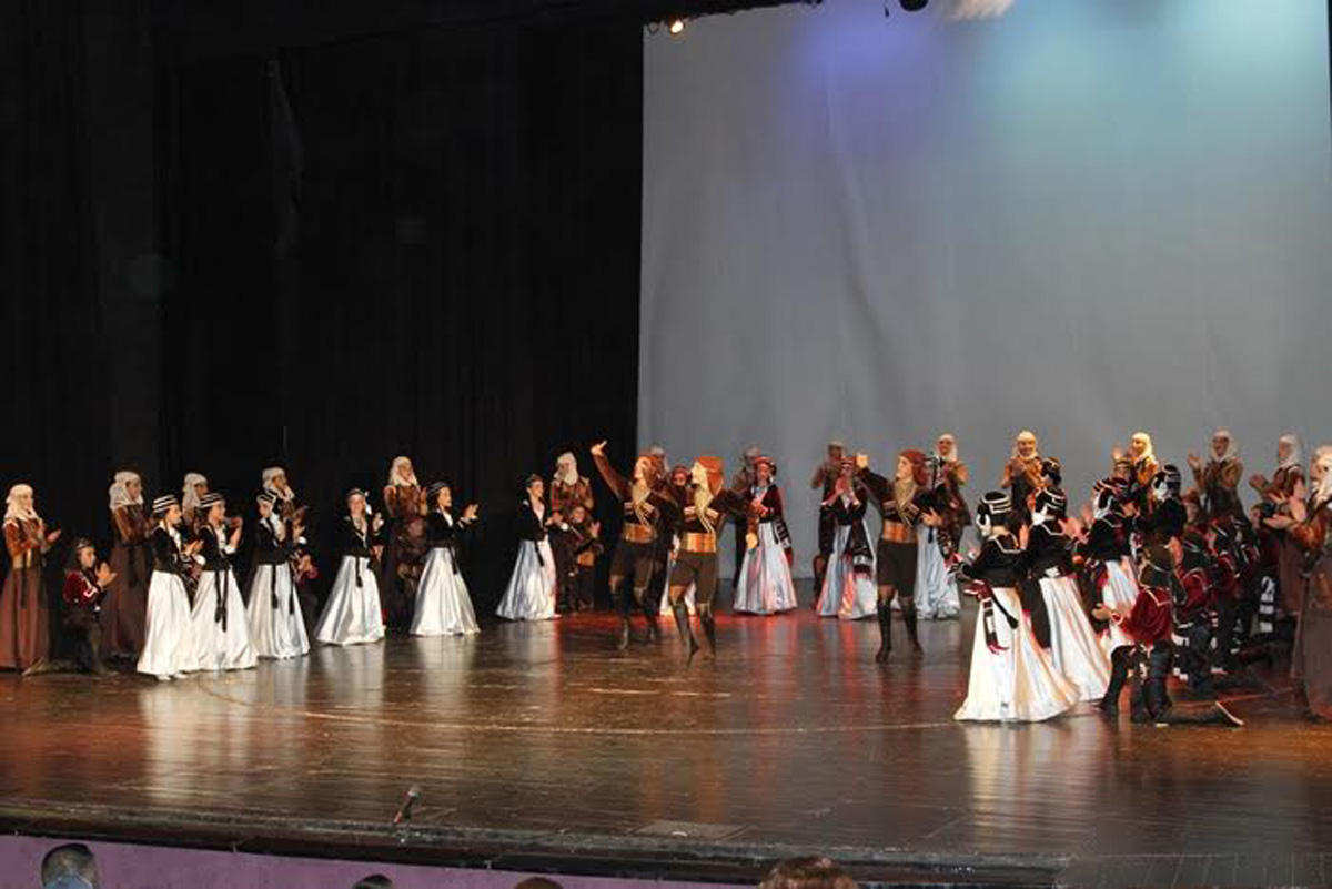 В Баку проходит Международный фестиваль фольклорного танца (ФОТО)