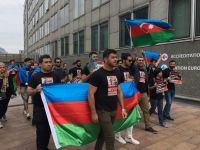Polşadakı azərbaycanlılar Ermənistan səfirliyi qarşısında aksiya keçirib (FOTO)