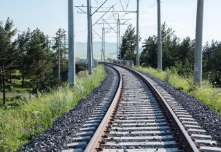 Перевернулись три грузовых вагона поезда грузинских железных дорог, которые везли в Азербайджан сахар-сырец