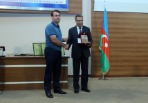 К программе самозанятости в Азербайджане привлечено 1400 человек -  министр (ФОТО)