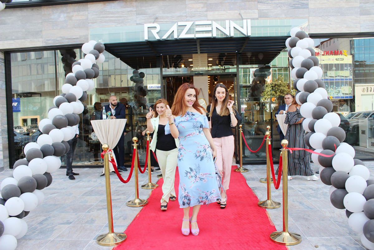 В Баку открылся элитный мебельный центр Razenni с участием звезд (ВИДЕО, ФОТО)