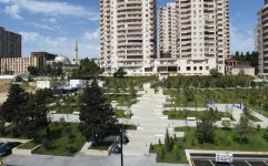 Ilham Aliyev views newly built park in Yasamal district  (PHOTO)