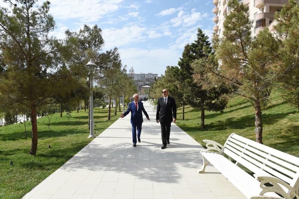 Prezident İlham Əliyev Yasamal rayonunda  yeni salınan parkda yaradılan şəraitlə tanış olub (YENİLƏNİB-3) (FOTO)